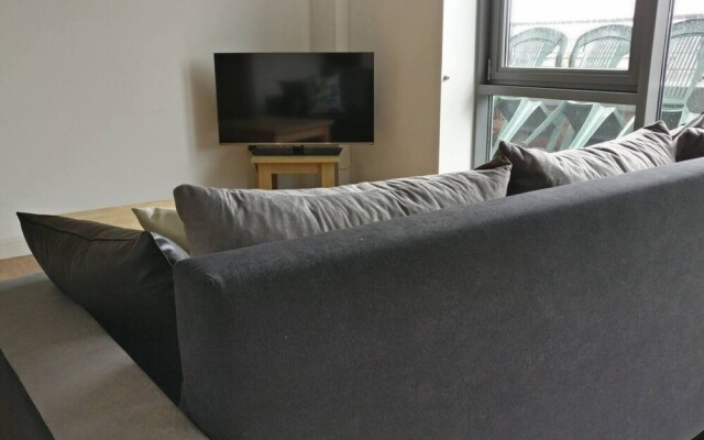 Beautiful City Centre 2-bed Apartment With Balcony