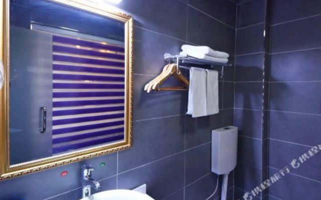 Golden Holiday Hotel