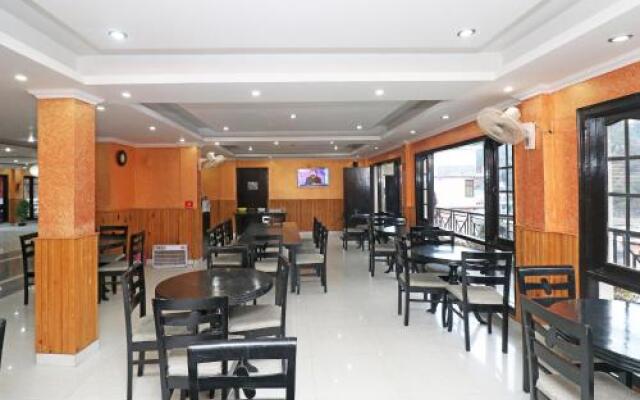 OYO 27818 Hotel Traveller Inn