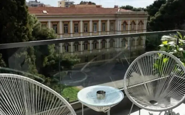 Velvet Luxury Studios in the City Center by BiNobi!