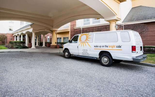 La Quinta Inn & Suites by Wyndham Islip - MacArthur Airport