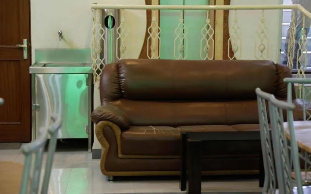 OYO 2730 Hotel Ethnic Residency