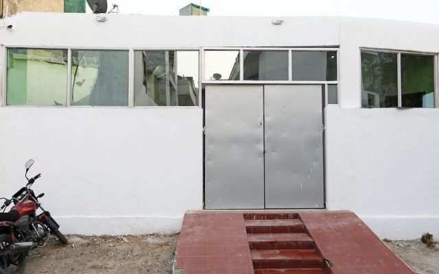 OYO 36700 Moonlight Residency