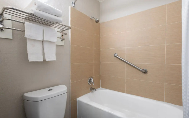 Days Inn by Wyndham Hardeeville Near Hilton Head