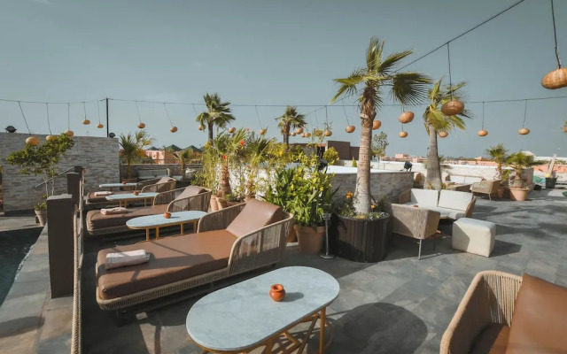 555 Hotel Clubbing Adults Only