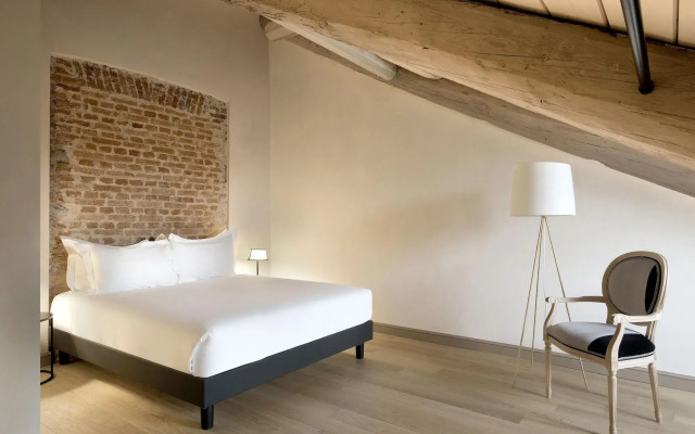 Opera 35 Boutique Hotel