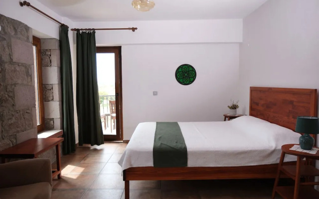 Assos Pırnal Köy Evi