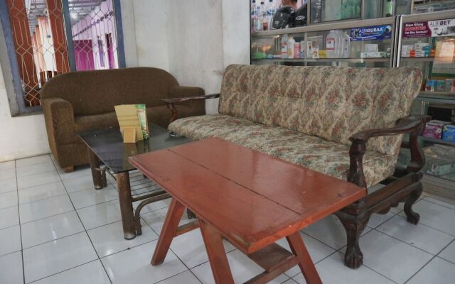OYO Life 1972 Aman Family Inn Syariah