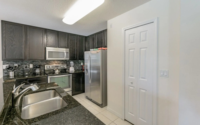 4 bed House/w pool & Garage