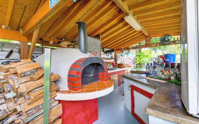 Outdoor Entertainment Area: Clearwater Condo!