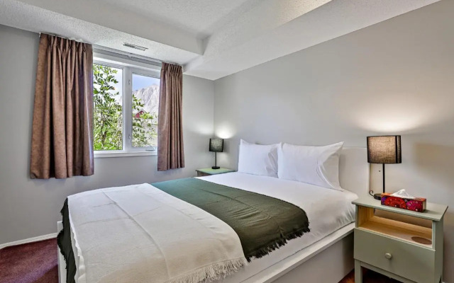 The Norquay, Pet-Friendly 2 Bed with Mtn View