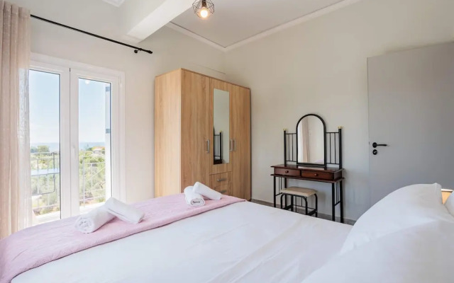 Seaview Serenity - Beachside Getaway