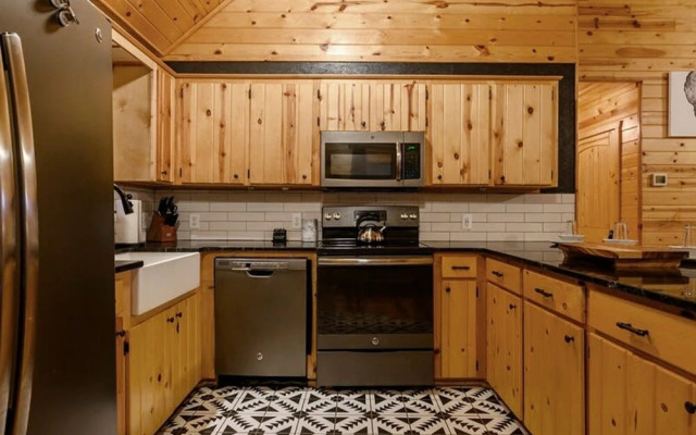 Cabin Creek Fire Pit Hot Tub