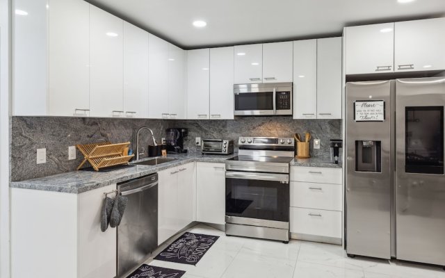 Superb 3 Bed in Downtown Miami W Jacuzzi