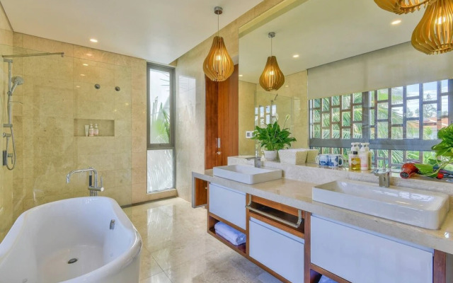 Stunning Beachfront 6br Villa W Largest Pool