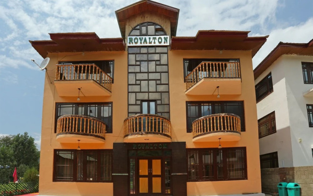 OYO 18391 Hotel Royalton