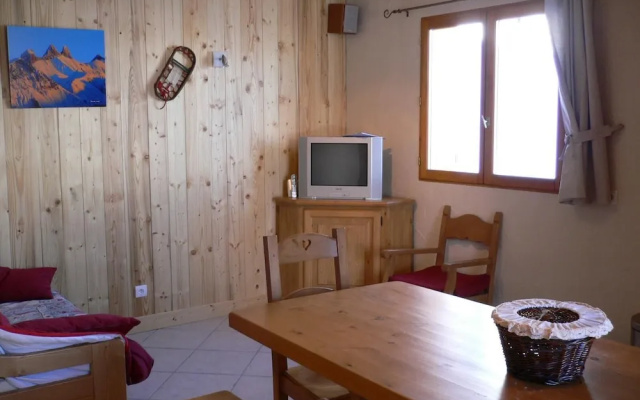 Chalet LES Aiguilles - LE Fourchu : 5 Pièces 10 Personnes / 5 Rooms 10 People