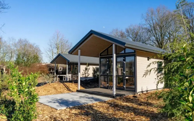 Tiny House by Lake Veluwe With Water Sports
