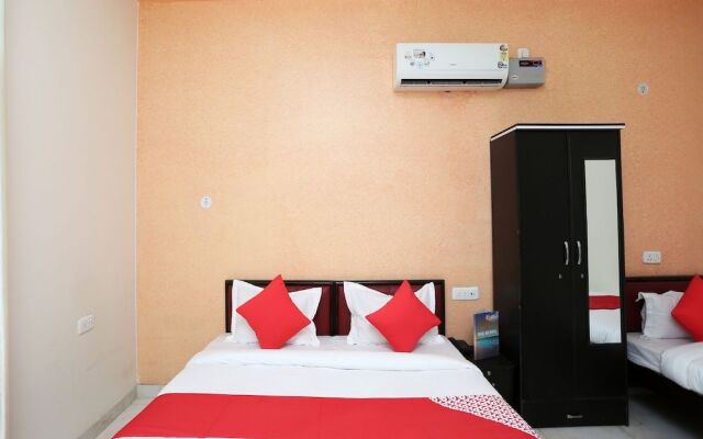 Oyo 17066 Hotel Pushpa Palace