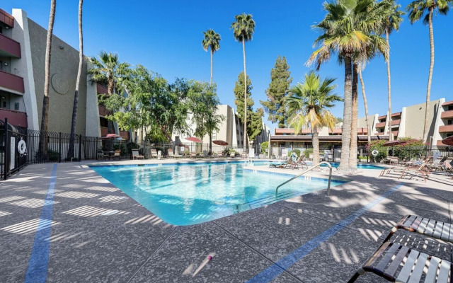 Scottsdale Condo w/ Community Pool & Hot Tub!