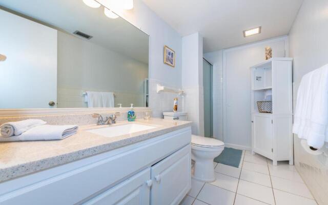 Lovely 2 Bedroom Beachfront Condo