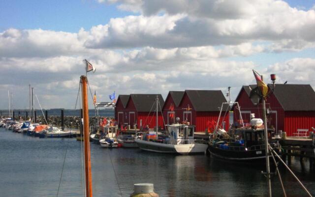 Ferienhaus Fur 8 Personen Mit Kamin & Terrasse