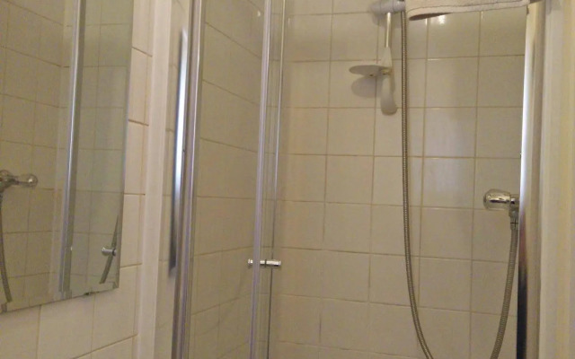 SHQ Apartments