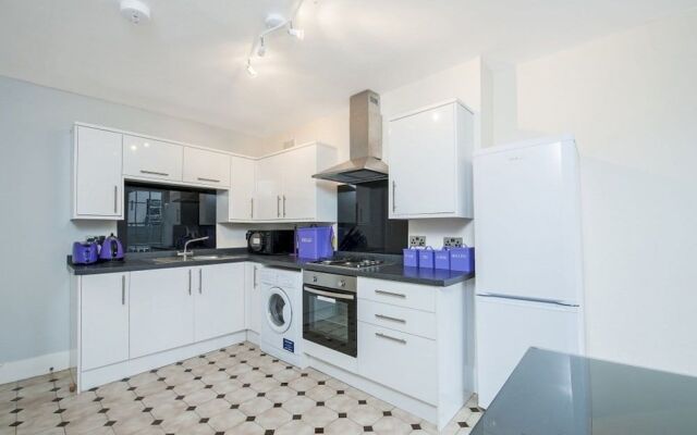 Colorful And Modern 2 Bedroom Near Oxford Street