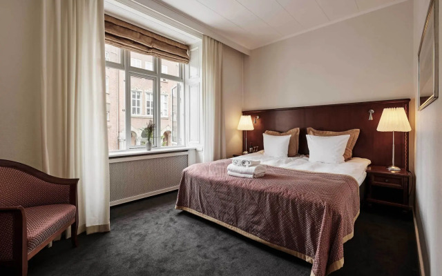 Ascot Hotel & Apartments