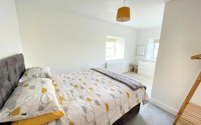 Modern 2 Bed Apt Centre of Penzance, Lift Access