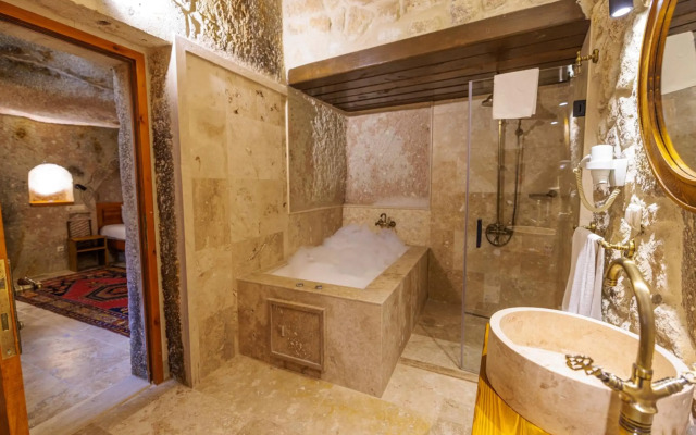 Canyon Cave Hotel
