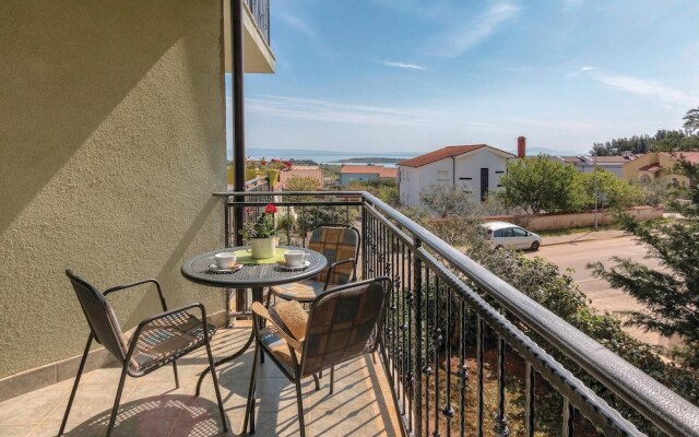 Nice Apartment in Liznjan With Wifi
