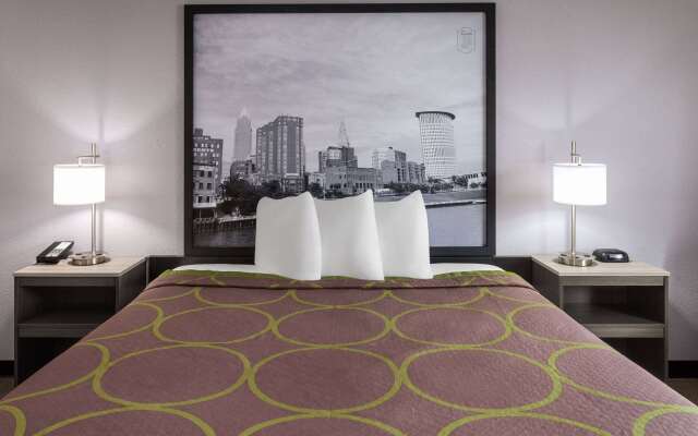 Super 8 by Wyndham Copley Akron