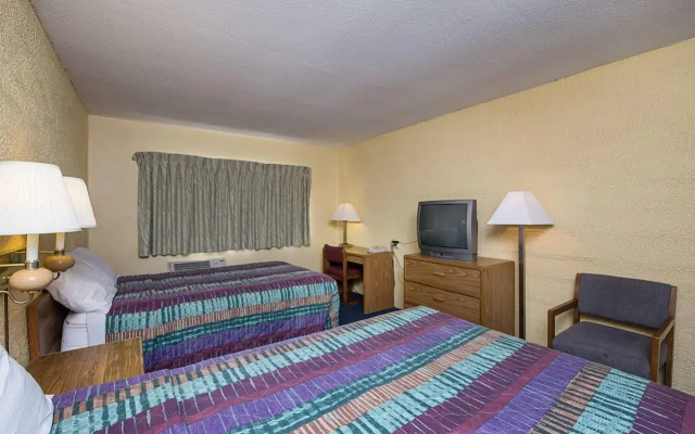 Motel 6-Moline, IL