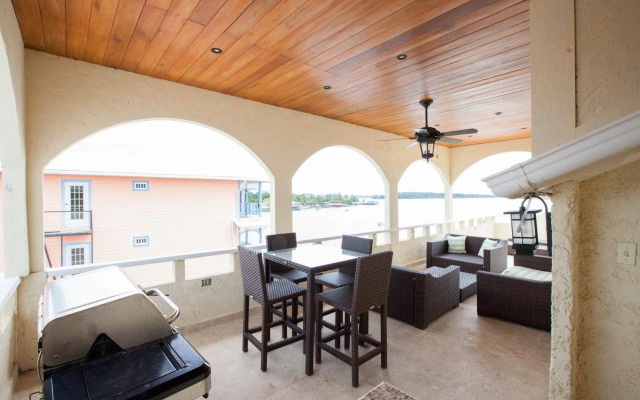 Tropical Suites Hotel