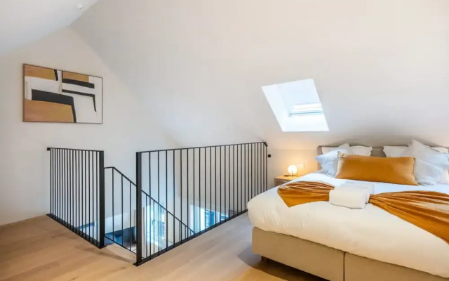 Chic Duplex Studio With High-quality Finishes in Ghent Center