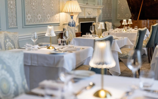 Weston Manor Hotel