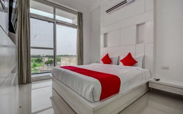 Grande Azure By OYO Rooms
