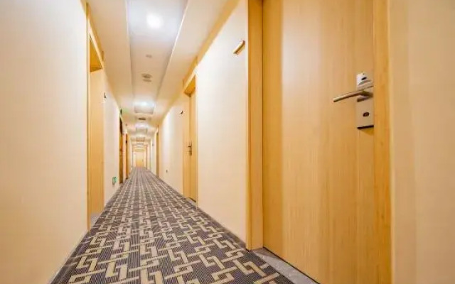HanTing Hotel (Xi'anbei Railway Station Fengcheng Ninth Road Subway Station)