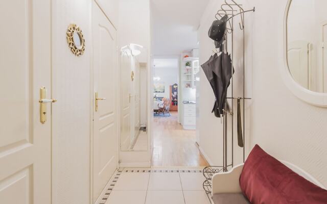 Апартаменты GM в Старопименовском пер., 16