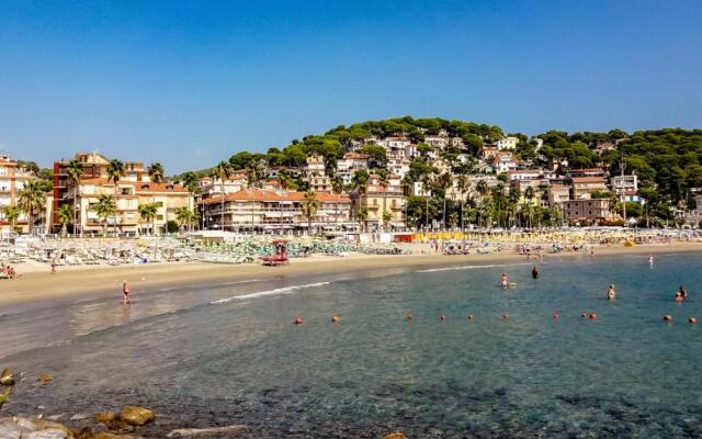 Box e Ampio Terrazzo per un Relax a 600 metri dal mare