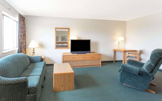 Super 8 By Wyndham Dewitt