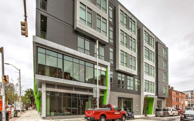 Luxury Apt Near Convcenter, Stadiums, & Harbor