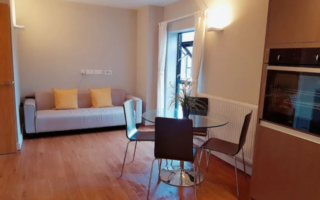 JQ Stylish City Apartment