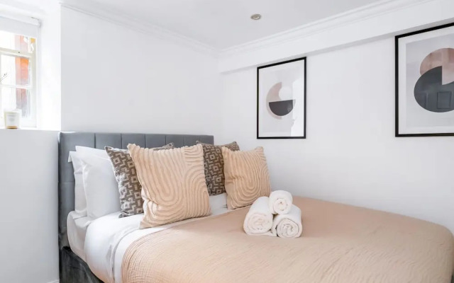 Elegant 2BR 2BA with Patio in Kennington