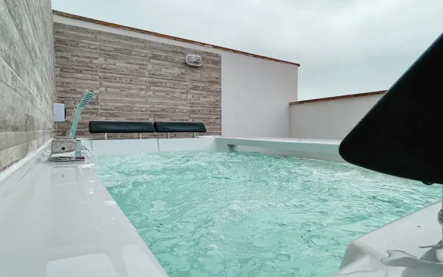GLOBALSTAY. Unique 4BR Penthouse. Private Outdoor Jacuzzi, BBQ