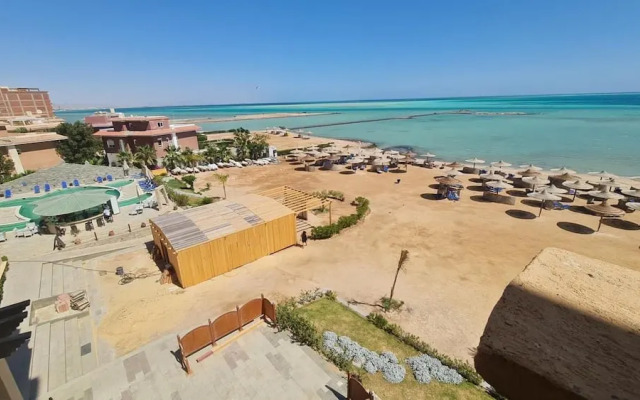 Sunny Sea Side View Apartment