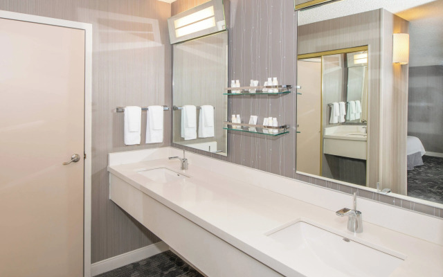 Courtyard by Marriott Oakland Airport