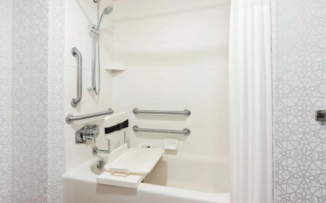 Hampton Inn by Hilton Bellingham Airport