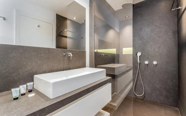 Stunning and design 2BDR Apartment
